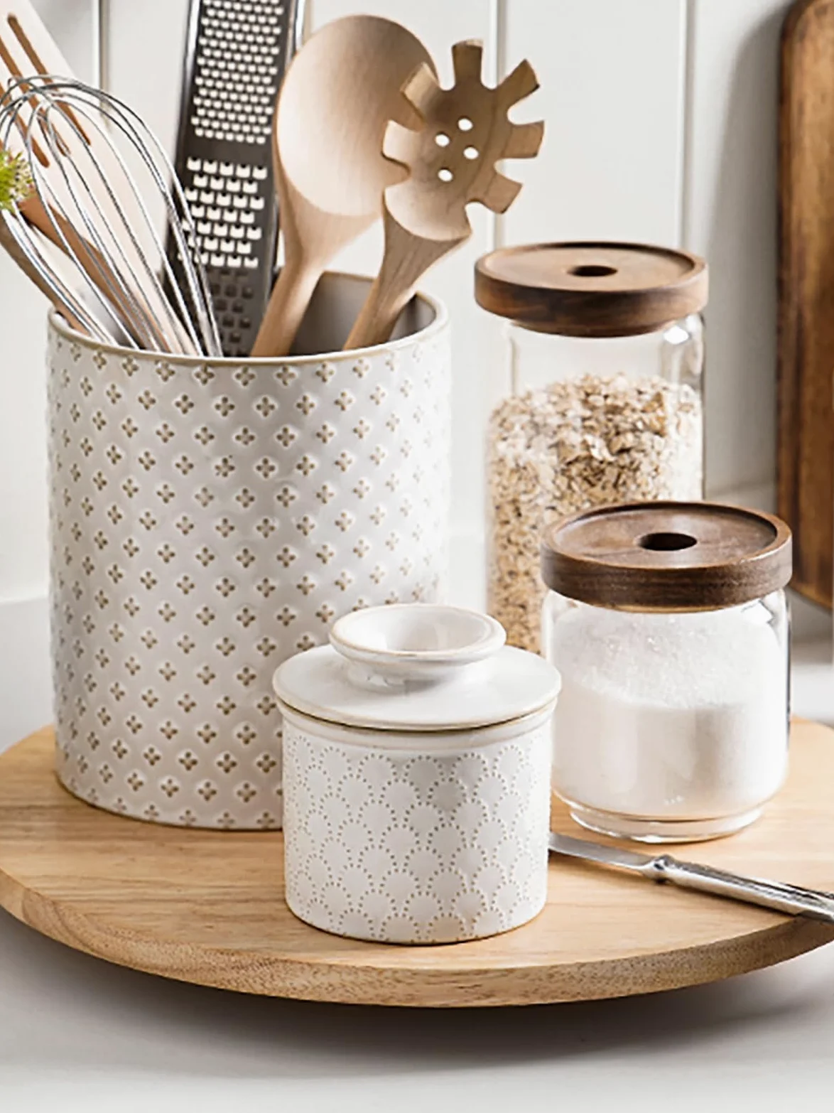 LE TAUCI Cloche à beurre, pot à beurre pour comptoir avec ligne d'eau, beurre français en relief avec couvercle pour tartiner, convient pour pendaison de crémaillère, lot de 1, blanc arctique