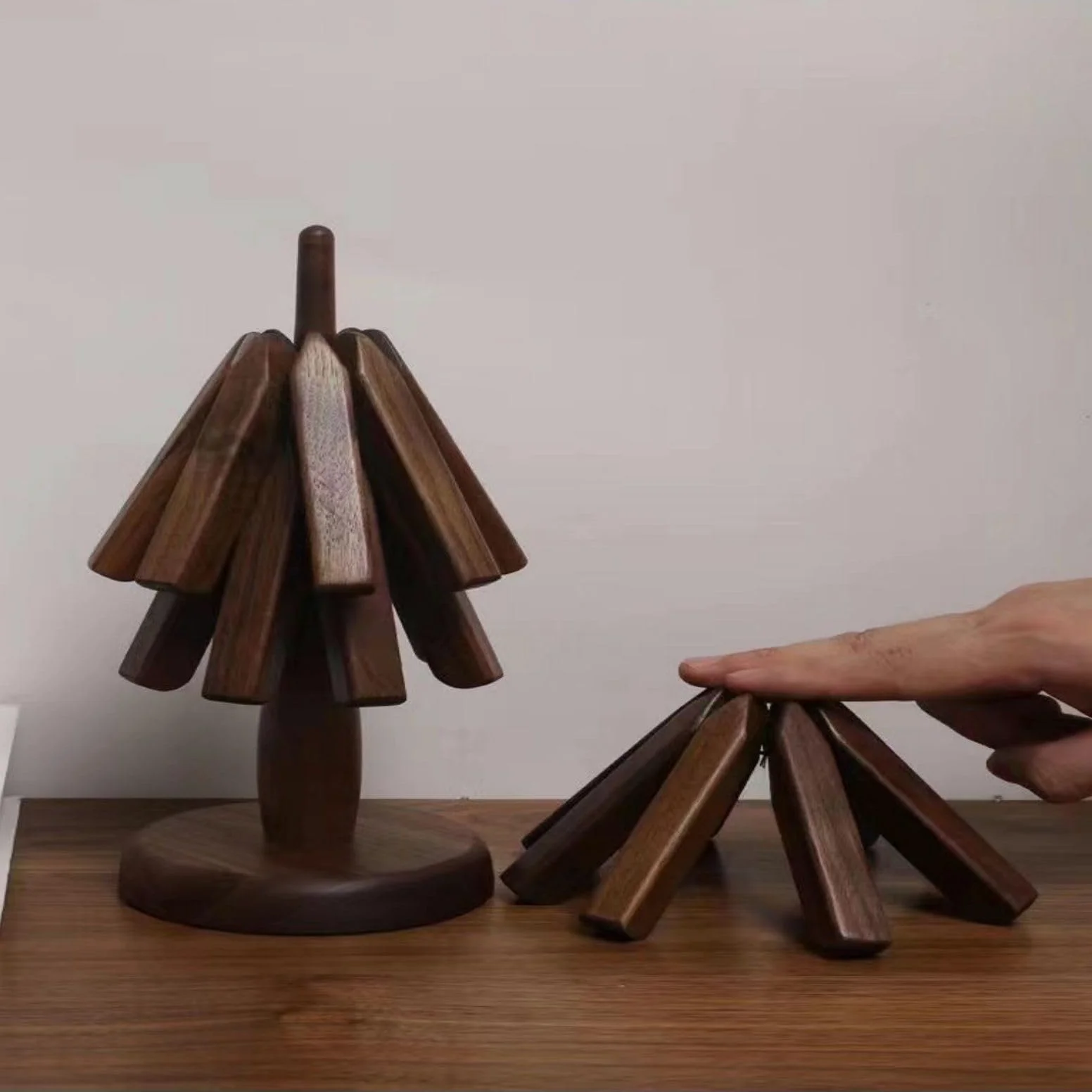 Dessous de plat arbre pliable design – Set bois de noyer – Antidérapant & résistant à la chaleur – Idéal salon, cuisine, bureau – Support théière multifonction – Accessoire maison décoratif