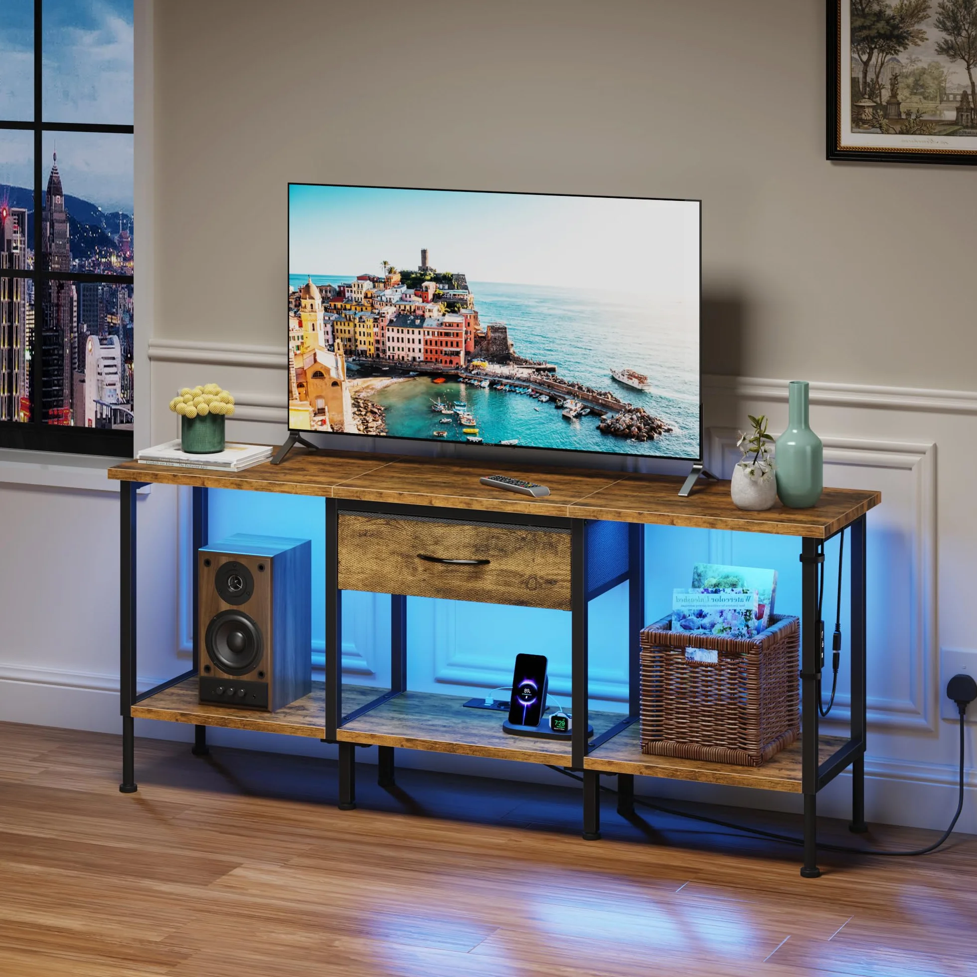 Meuble TV avec Prise et Ports USB, Table Television Salon à Éclairage LED avec Tiroir en Tissu et Étagères Ouvertes, Meuble TV 120 cm pour Téléviseur jusqu'à 55″ Marron Rustique
