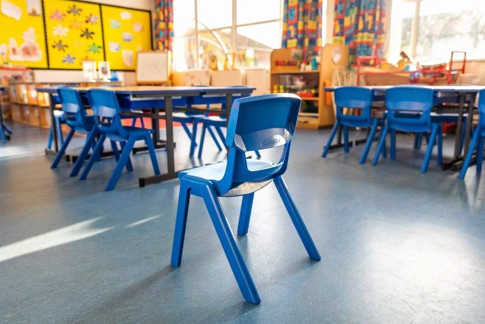 Chaise de salle de classe Taille 2 Hauteur d'assise 310 mm Bleu encre