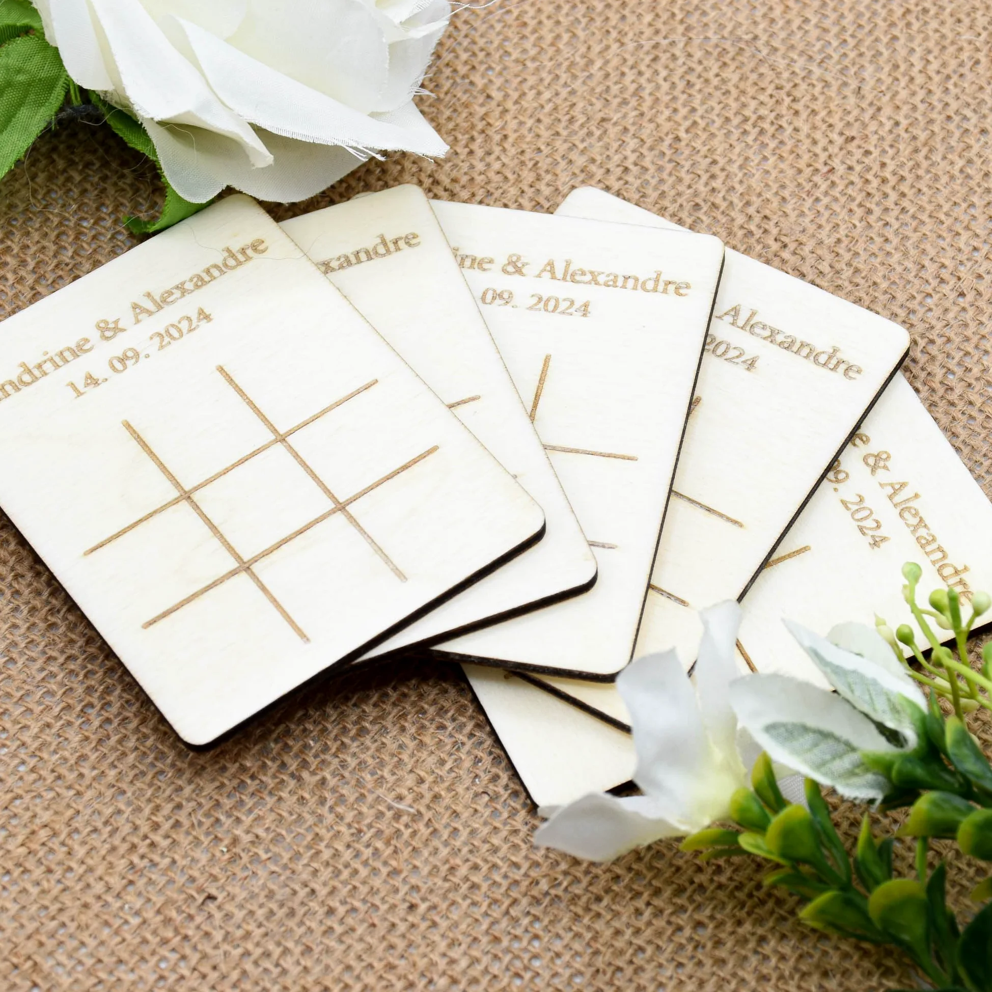 Lot de 10 jeu de mariage en bois personnalisable, mini jeu de morpion, idée cadeau invités, décoration de table, animation, version initiales ou coeur