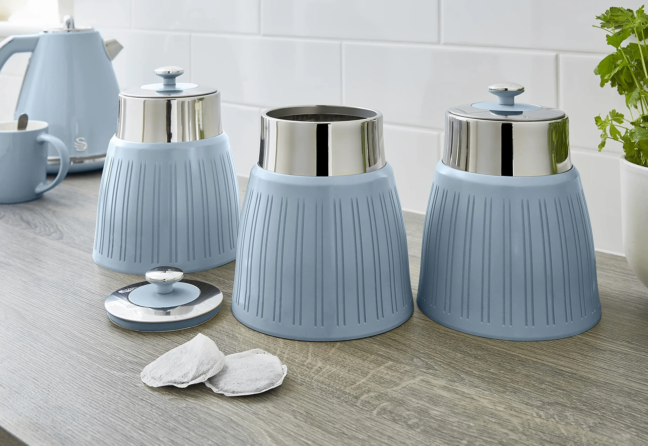 SWAN SWKA1024CN Retro Lot de 3 boîtes hermétiques avec couvercle hermétique, grande capacité, couvercle chromé, bleu