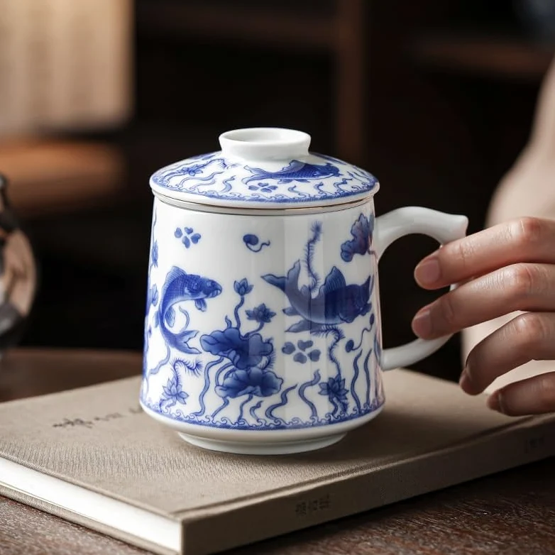 Tasse à thé Tasse à thé Tasse de séparation d'eau de thé Tasse à Eau de Filtre spéciale personnelle en céramique Bleue et Blanche Peinte à la Main Tasse à thé Tasses à thé réutilisables