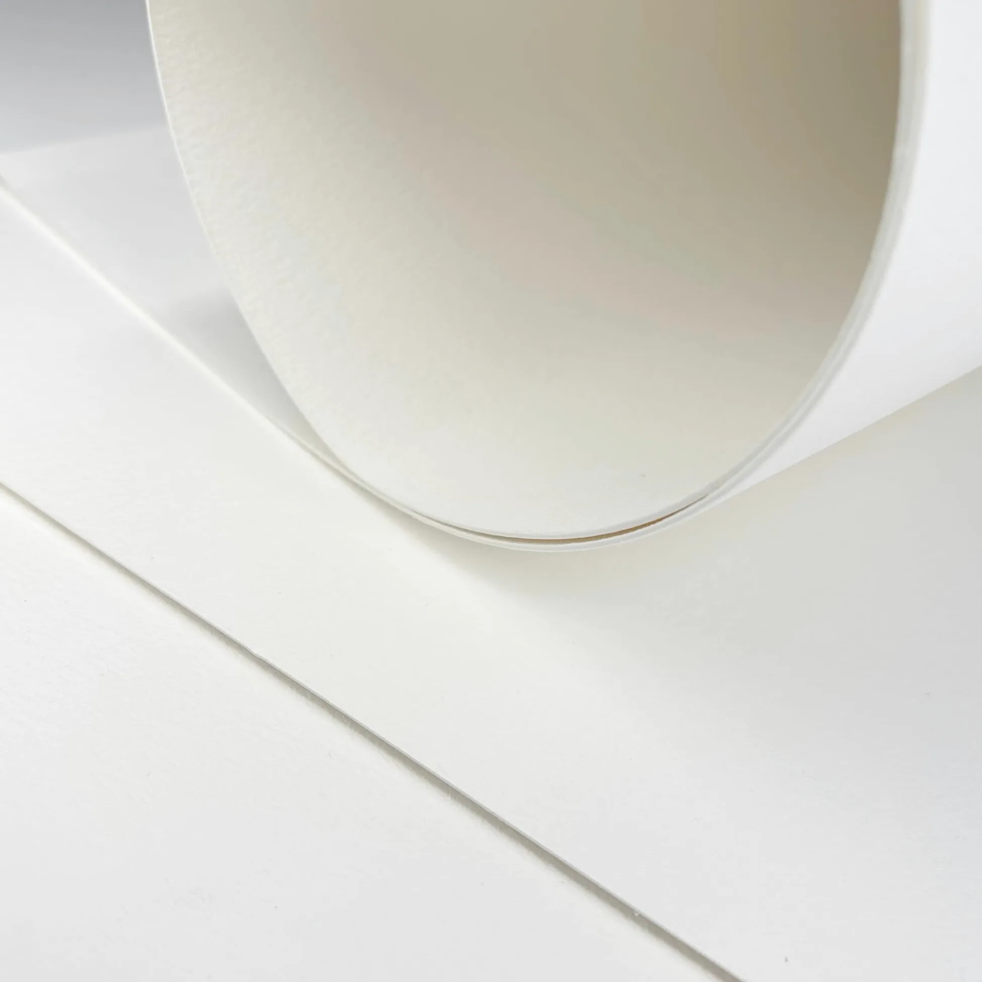 Leyton 3 Grandes Feuilles Papier d'Aquarelle 100% coton, 300g, grain fin, pressé à froid, Lot de 3 Feuilles, 54.6cm x 78.7cm, qualité artiste
