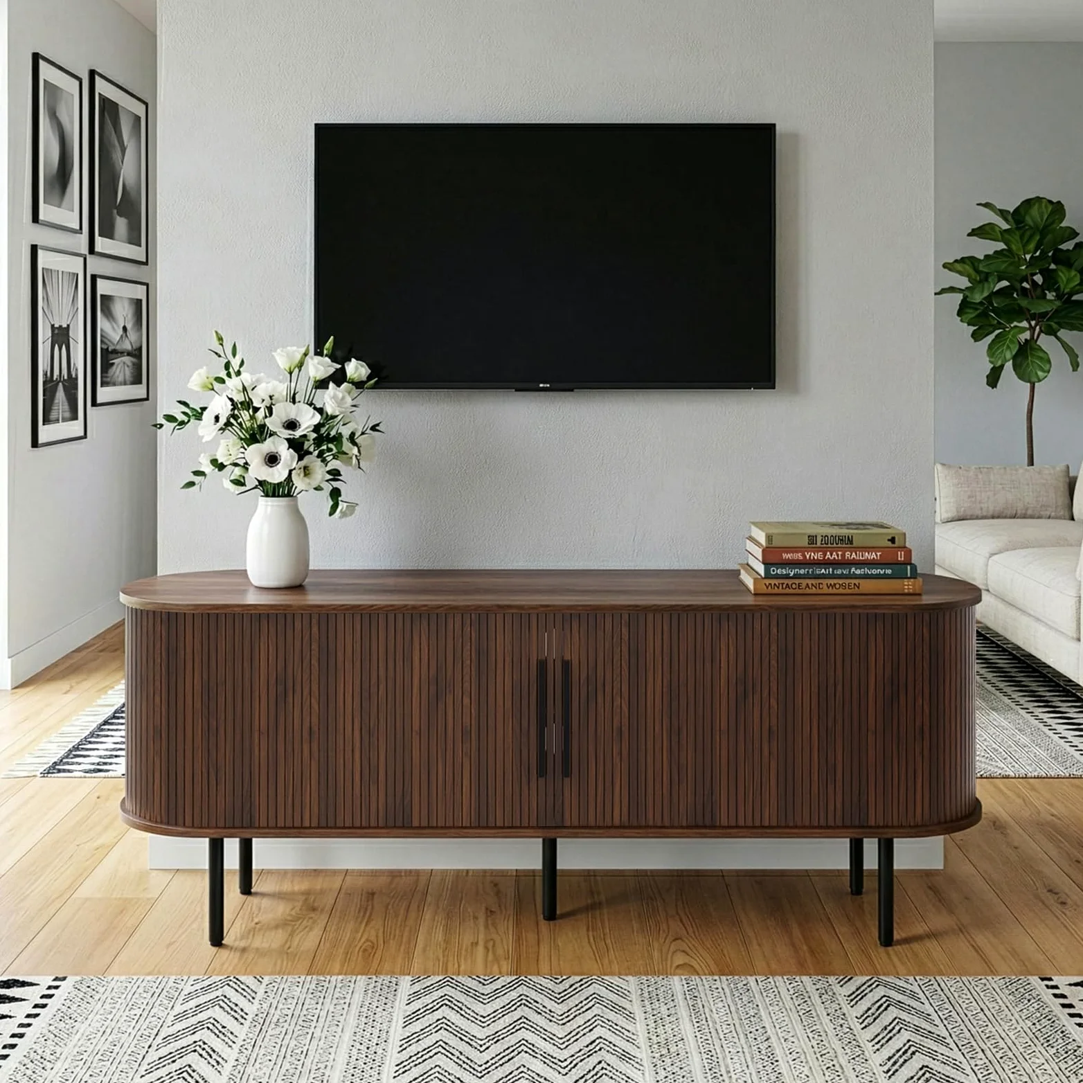 LEADZM Meuble TV avec 2 Portes Coulissantes Étagère Ajustable pour Salon et Chambre à Coucher, Style à lamelles Verticales, 147 x 35 x 58 cm (Noyer)