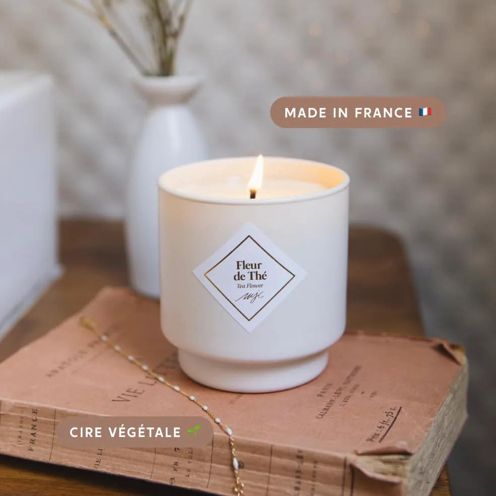 MY JOLIE CANDLE - Bougie Bijou Parfumée Fleur de Thé - Bracelet doré en acier inoxydable avec perles crèmes - Cadeau parfait pour Noël et anniversaire - Cire à base végétale - Made in France