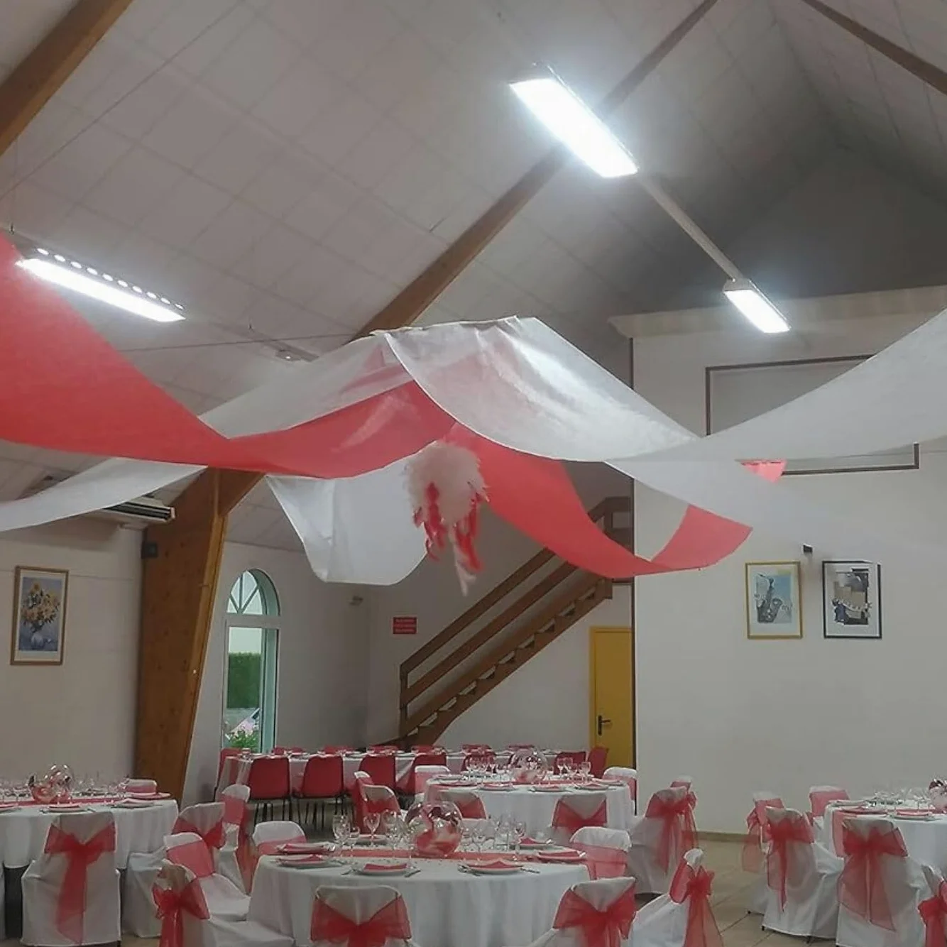 Fetez-Moi | Tenture Mariage 100 Mètres Blanche | Voilage Décoration Salle de Fêtes | Chic - Esthétique - Elégant - Raffiné | Plafond ou Mural | Déco Indispensable !