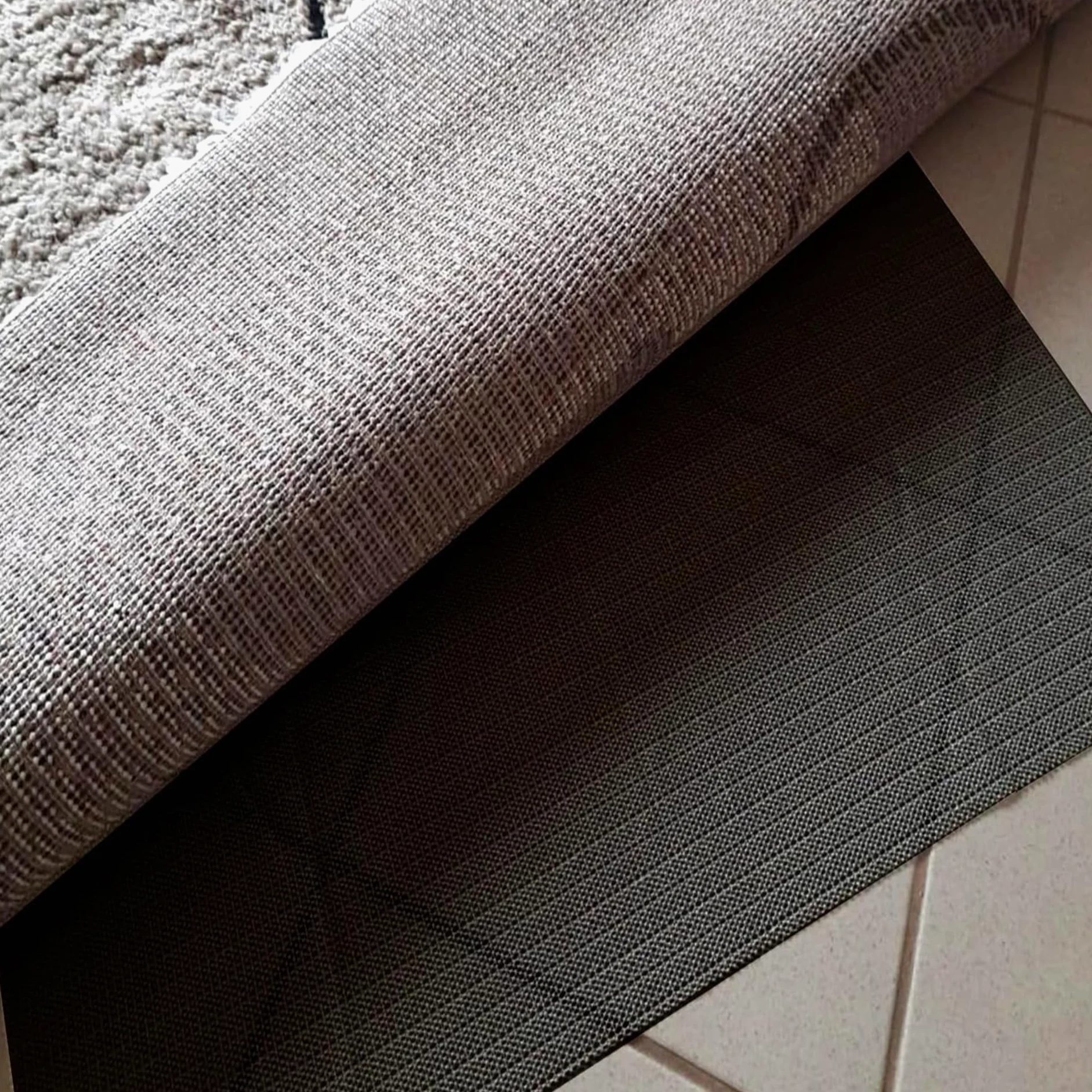 sous Tapis 180 x 220 cm Antidérapant Tapis Stopper Réutilisable Lavable Facile à Laver Peut Etre Coupé pour Matelas Canapé Chaises Coussin Voiture, Noir