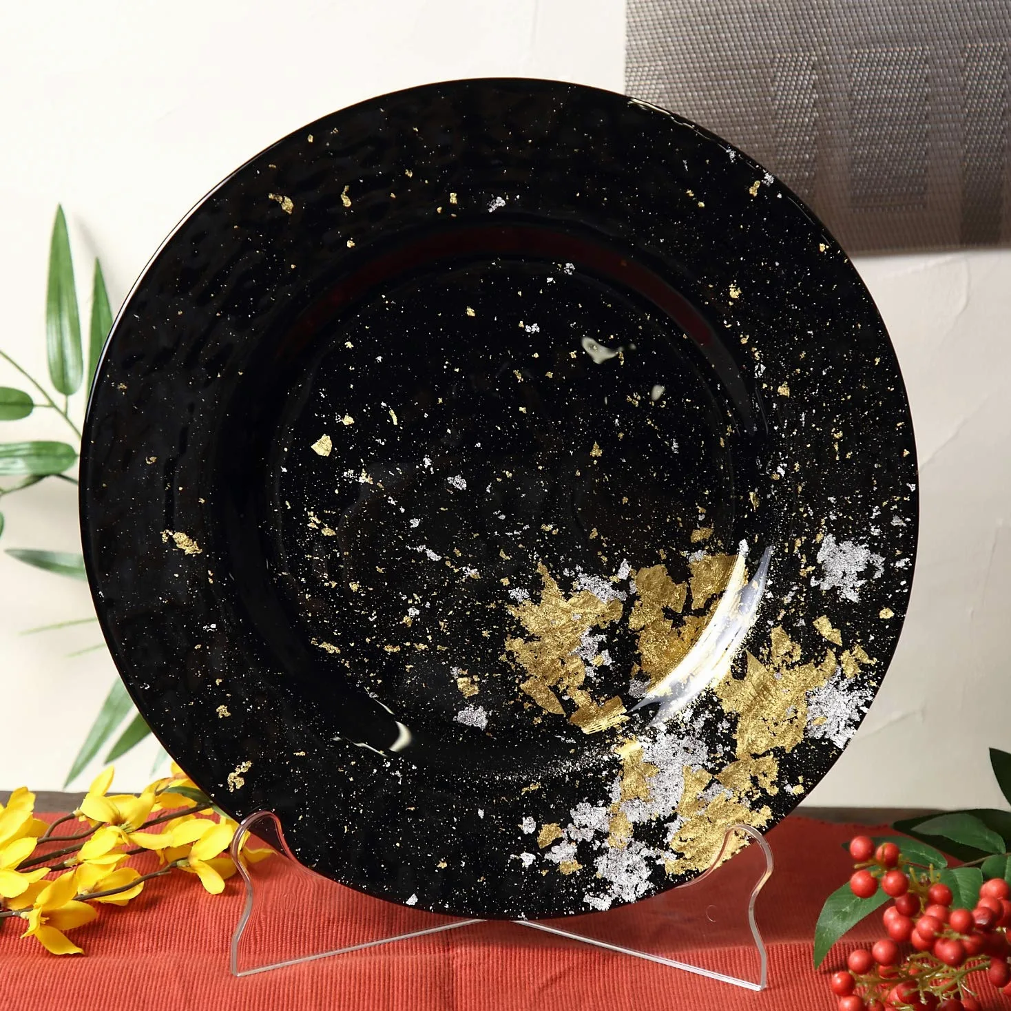Assiette à dîner japonaise en verre Urushi Ø 31 cm, noir de jais avec feuille dorée, passe au lave-vaisselle