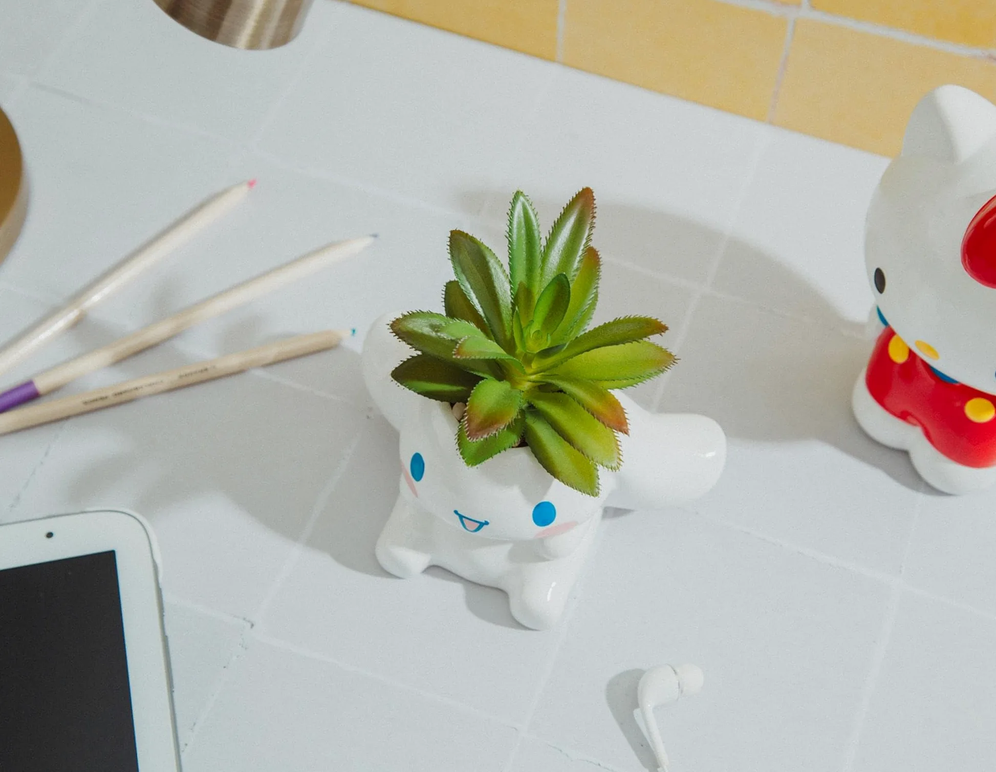 Sanrio Cinnamoroll Mini pot de fleurs sculpté en céramique avec plantes succulentes artificielles | Joli pot de fleurs, fausses plantes d'intérieur
