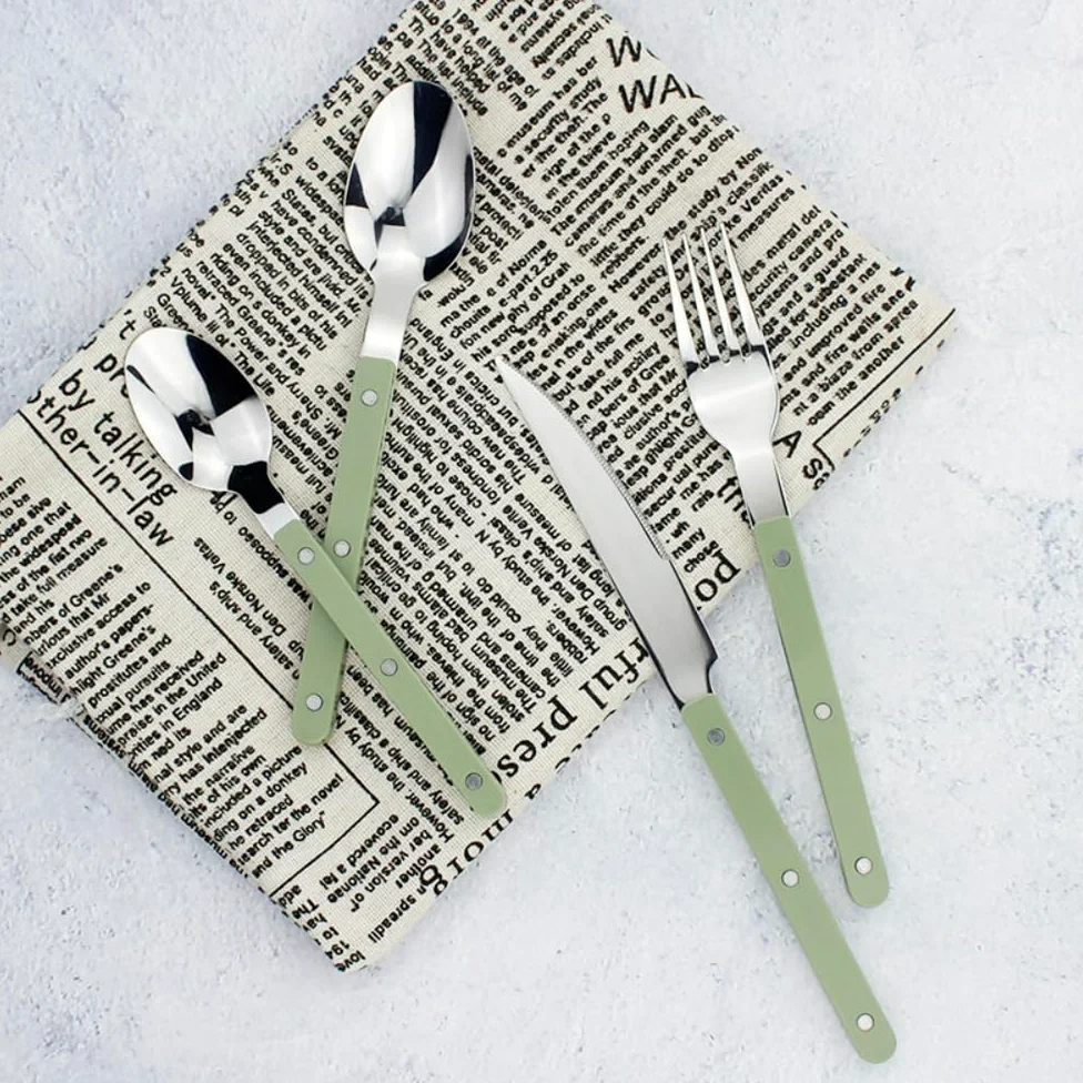 16 Pièces Pince Poignée Cuisine en Acier Inoxydable Argenterie Vaisselle Couverts Couteaux Fourchettes Cuillères Ensemble pour 4 Personnes Hôtel Maison Couteau À Steak Cuillère Dessert (Blanc)