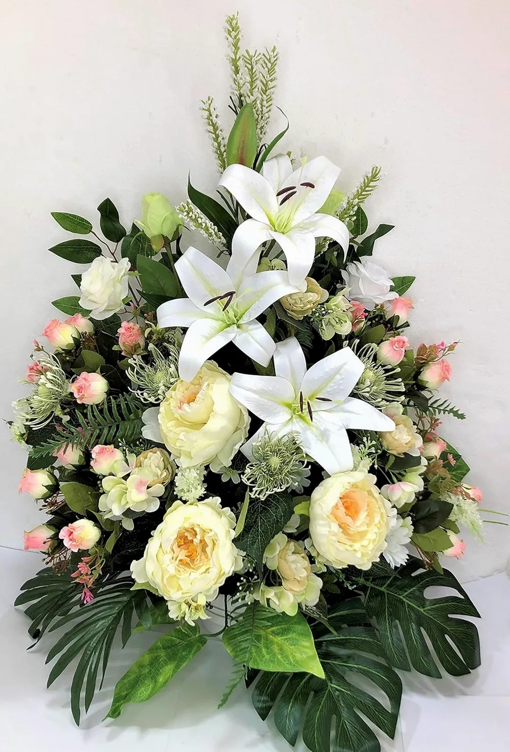 LBA Centre de Fleurs artificielles pour cimetière. Également pour Les églises. Spécial Jour de Tous Les Saints. Dimensions : 80 x 70 x 45 cm.