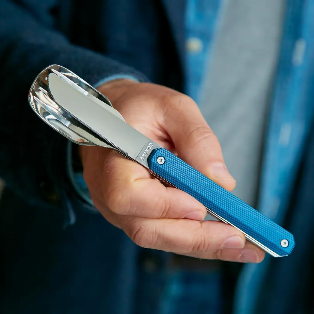 Akinod - Couverts 12:34 - Fourchette + Couteau + Cuillère - Assemblage Aimanté - Couverts en Acier Inoxydable Nomades, Compacts, Durables et Élégants - Aluminium bleu