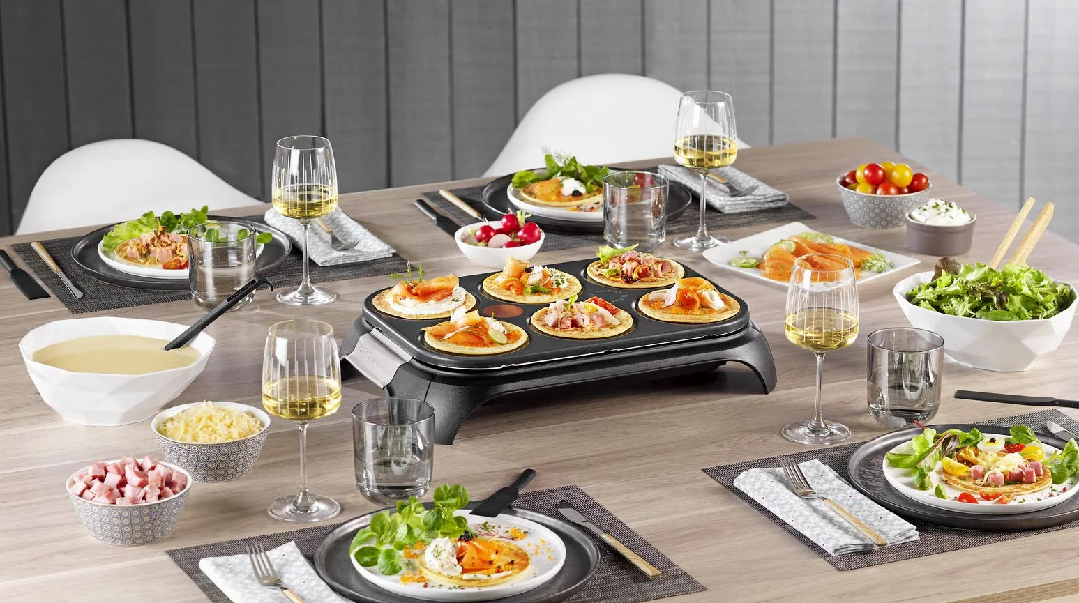 Tefal Crêpière électrique, 6 empreintes, Revêtement antiadhésif, Fonction Thermospot, Rangement des accessoires sous l’appareil, Crêpes, Pancakes, Fabriqué en France, Crep Party PY558813, Noir/Inox