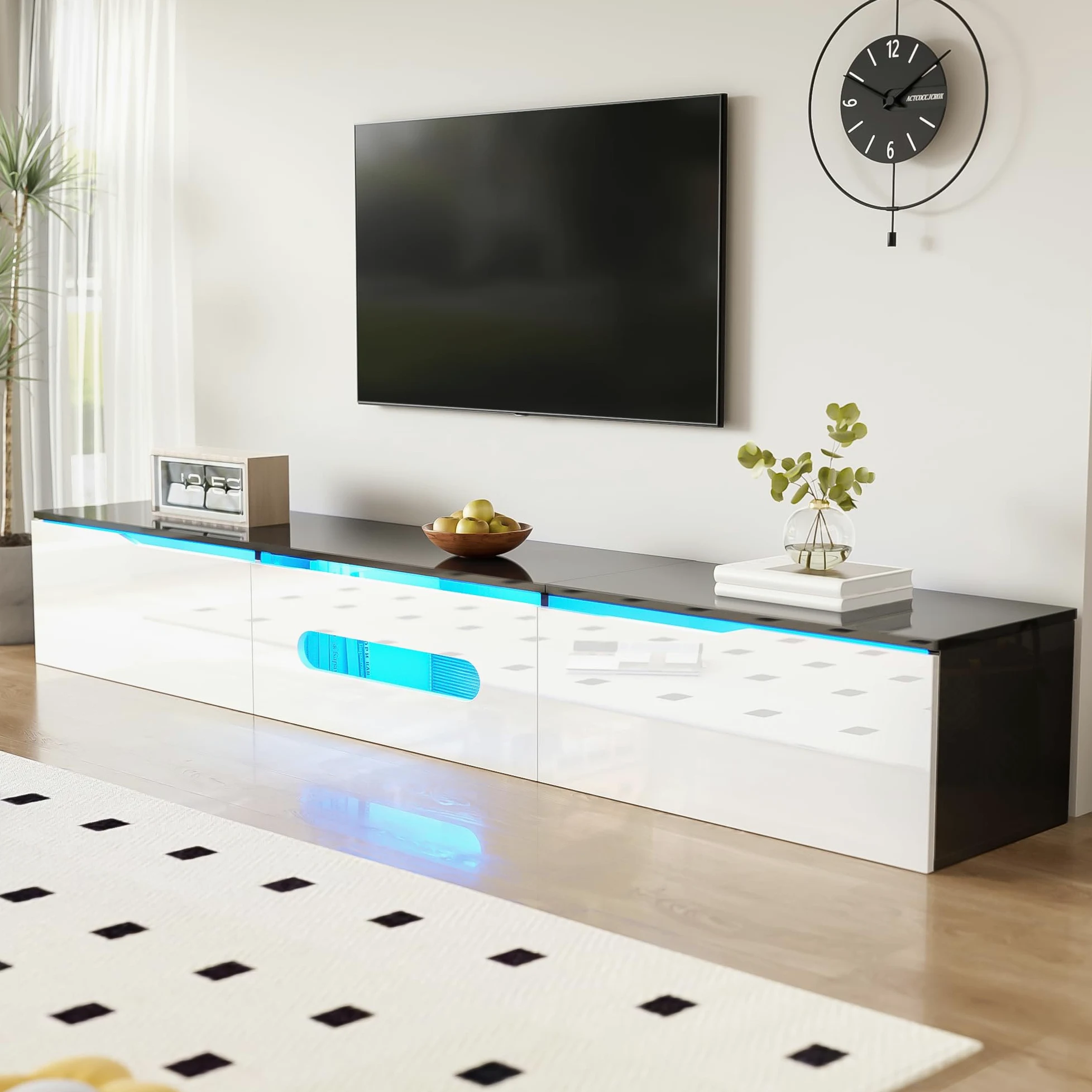 BTM Meuble TV Blanc et Noir avec Éclairage LED, Meuble TV Moderne avec Rangement, Meuble Télé 180cm pour Salon, Suspendu ou au Sol, Porte Pliante Haute Brillance, Charge de 50kg, 180x35x30cm