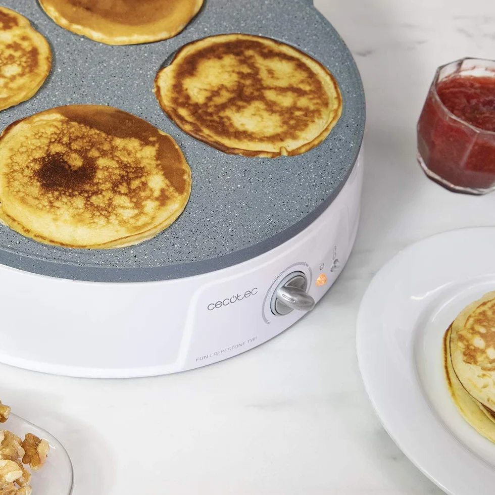 Cecotec Crépière Fun CrepeStone Twin. 1200W de Puissance et Revêtement Anti-Adhérant en Pierre Ecologique RockStone Avec Plaque Réversible, 1 Grande Crêpe ou 4 Mini-Crêpes