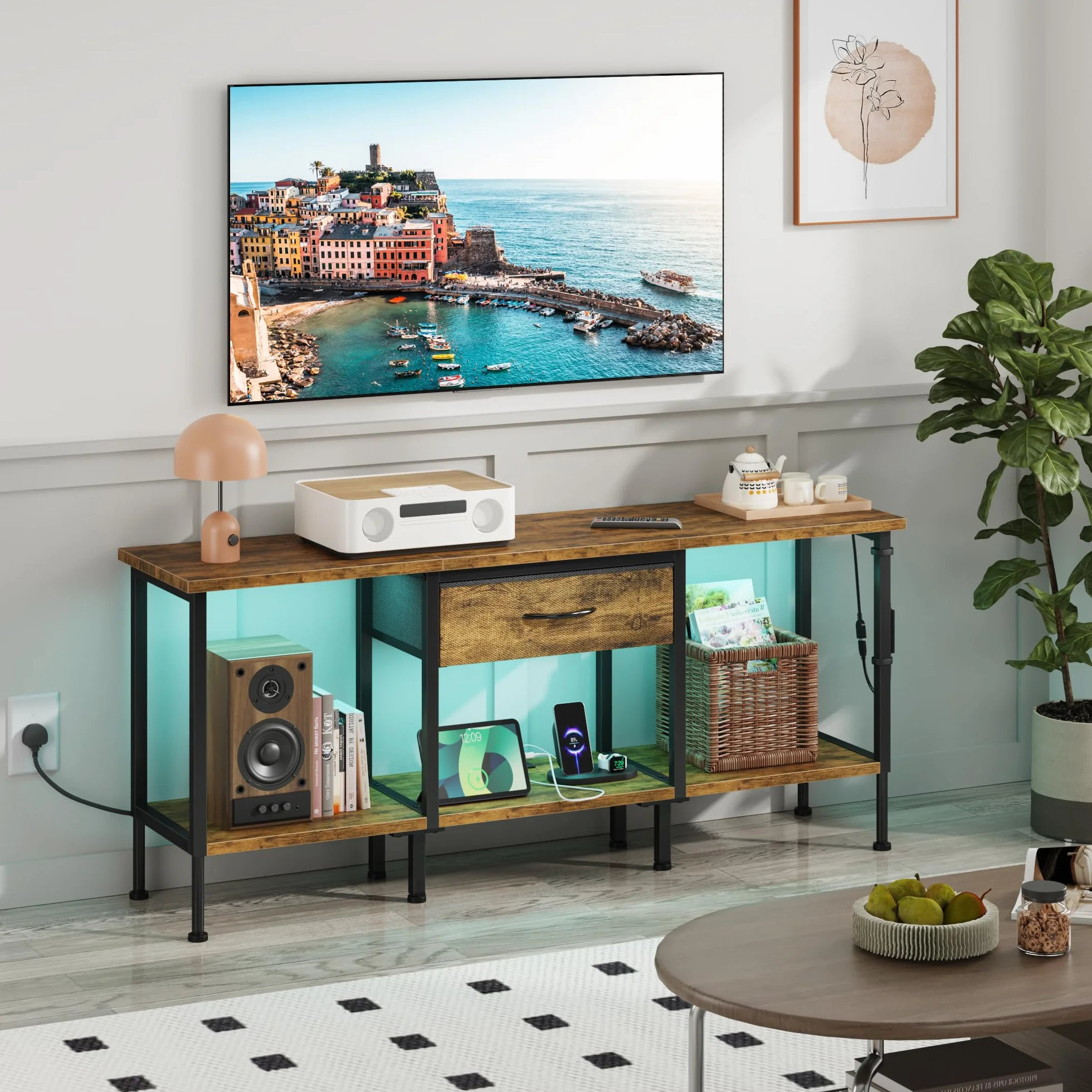 Meuble TV avec Prise et Ports USB, Table Television Salon à Éclairage LED avec Tiroir en Tissu et Étagères Ouvertes, Meuble TV 120 cm pour Téléviseur jusqu'à 55″ Marron Rustique