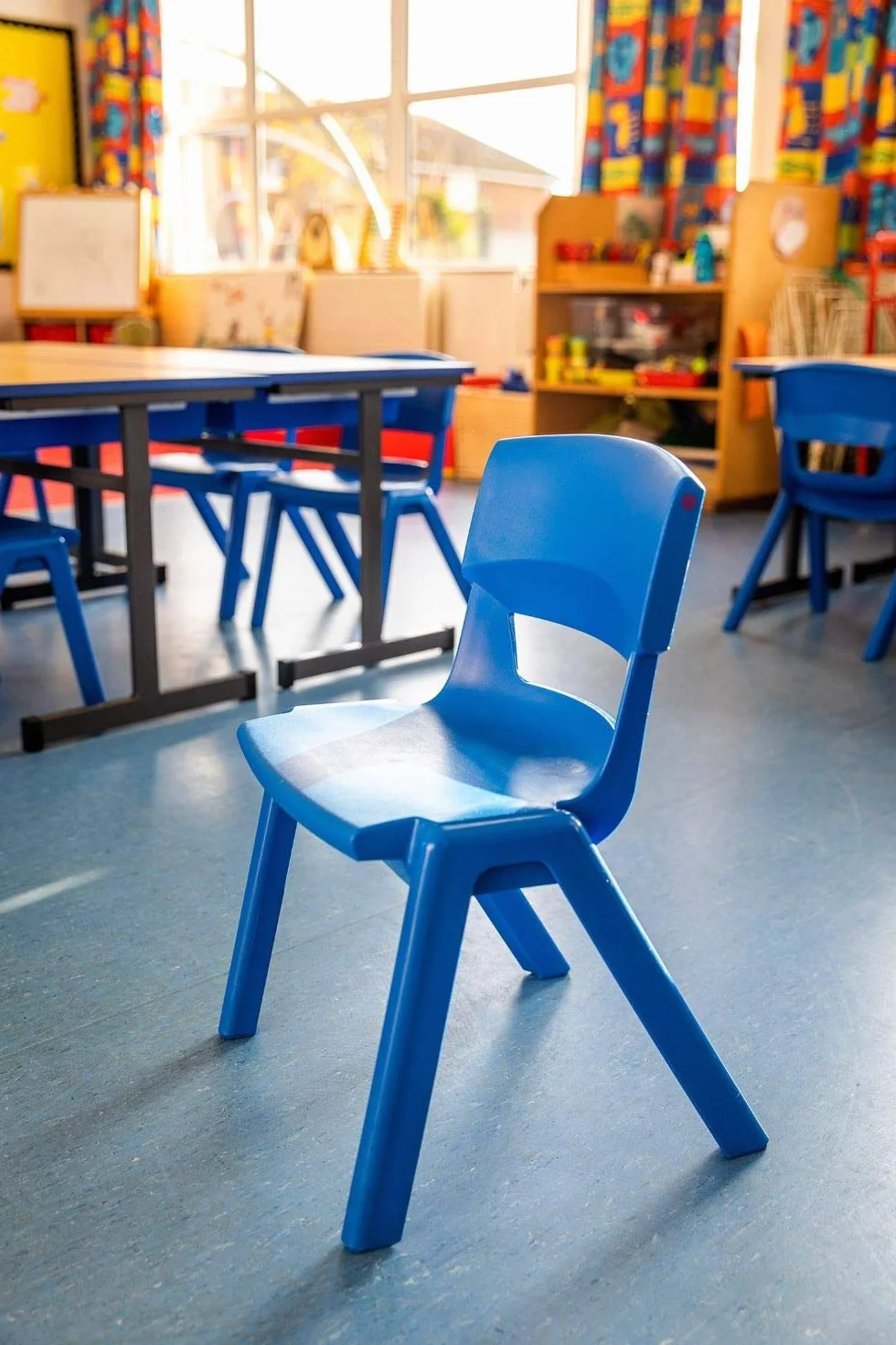 Chaise de salle de classe Taille 2 Hauteur d'assise 310 mm Bleu encre